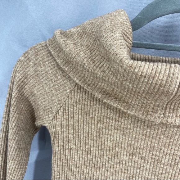 The Noli Shop Foldover Knit Top Ribbed Cowl Neck Sweater Size XS NWT - Picture 7 of 7